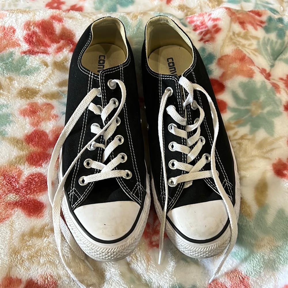Converse new size 8 mens size 10 womens